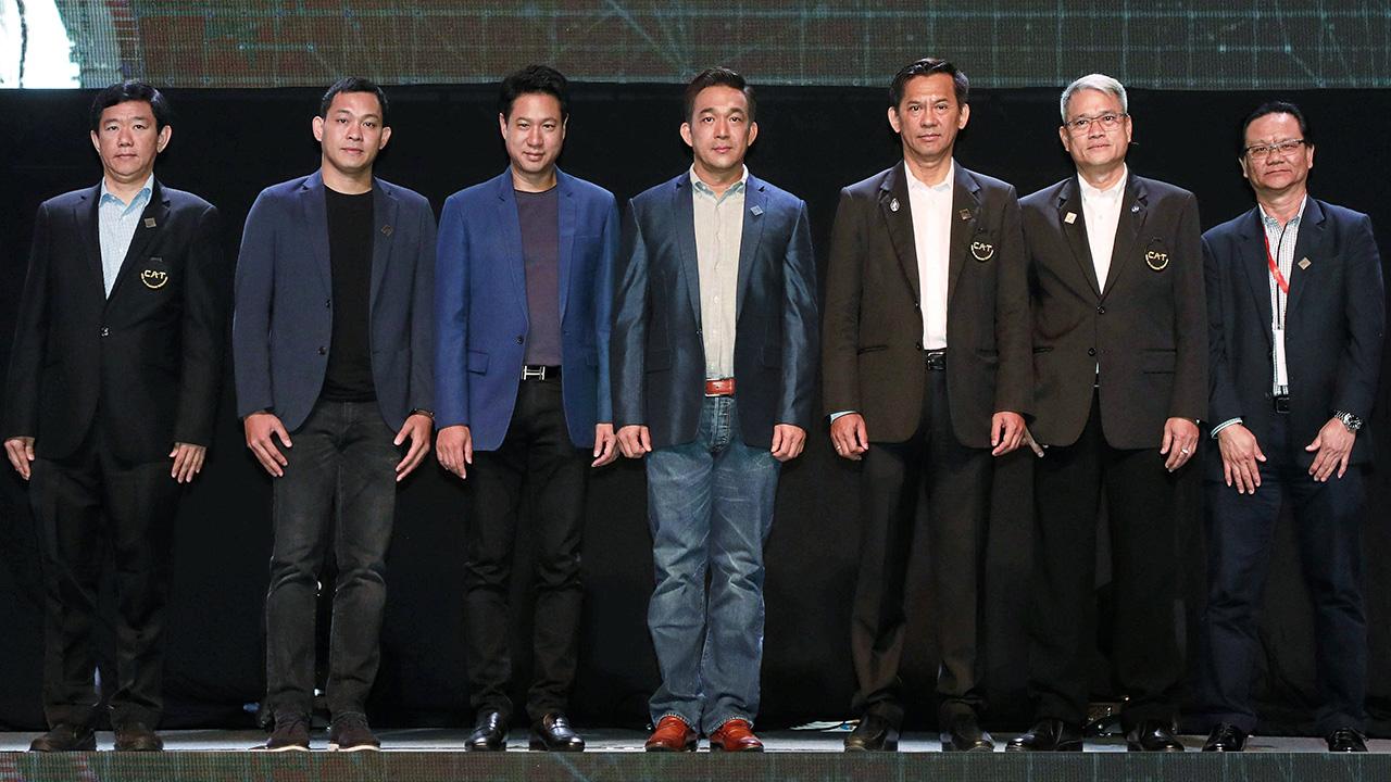 ยุคดิจิทัล พ.อ.ดร.สรรพชัย หุวะนันท์ เปิดงาน CAT Network Showcase 2018 : Thailand × Step - The Next Extreme การเสวนาเกี่ยวกับด้านเทคโนโลยีดิจิทัล โดยมี ดร.ดนันท์ สุภัทรพันธุ์ และ ศักดิ์ณรงค์ แสงสง่าพงศ์ มาร่วมงานด้วย ที่โรงแรมเซ็นทารา แกรนด์ เซ็นทรัลเวิลด์ วันก่อน.