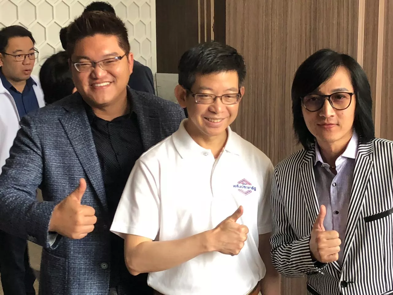 สุวิทย์ นำนักธุรกิจ นักวิชาการร่วมสมัครสมาชิกพรรคพลังประชารัฐคึกคัก