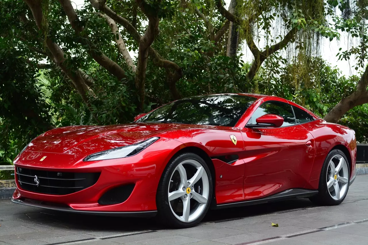 ลองของหรู รีวิวซุปเปอร์คาร์เปิดประทุน Ferrari Portofino