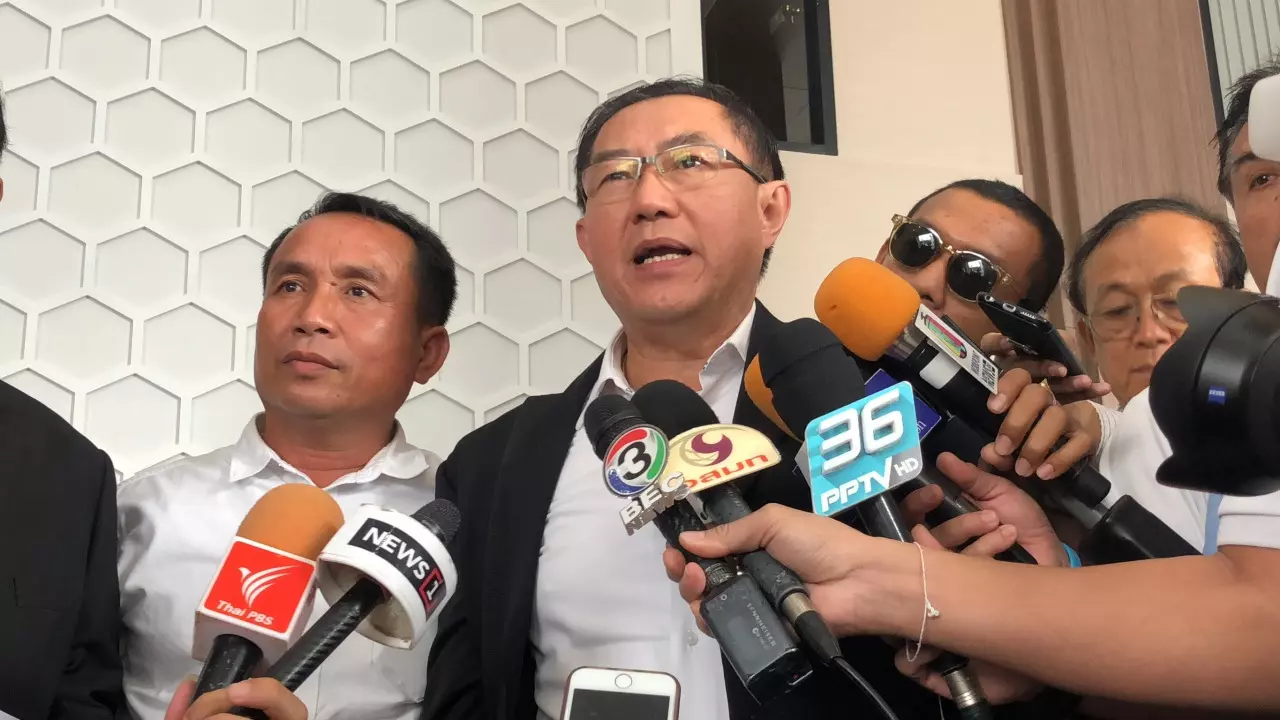 'เอกราช' ควงลูกพร้อม อดีต รมต.-ส.ส.8 จังหวัดอีสานโผซบ พลังประชารัฐ