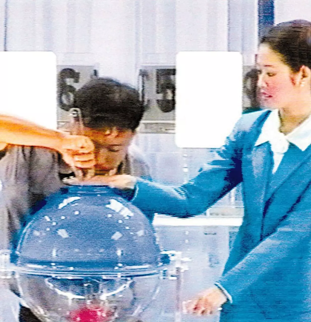 ย้อนตำนาน "หวยล็อก" 311 ก้มมอง ล้วงบอล ใส่เลนส์ตา รวยเละทั้งเมือง!