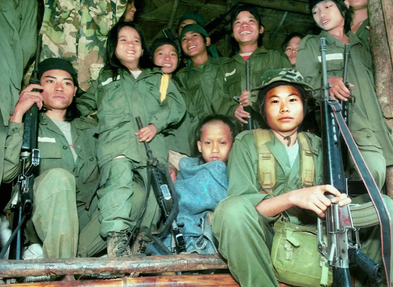 เปิดภาพล่าสุด แฝดลิ้นดำ ขุนศึกก๊อดอาร์มี่ ปาฏิหาริย์ระเบิดกระสุน ยิงไม่เข้า