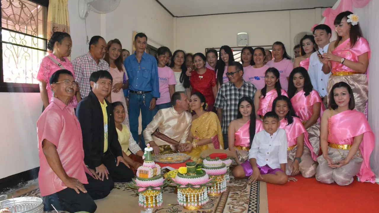 คบกันมา 10 ปี รักสุกงอม หนุ่มสวิส หอบสินสอดทองหมั้น แต่งสาวประเภท 2