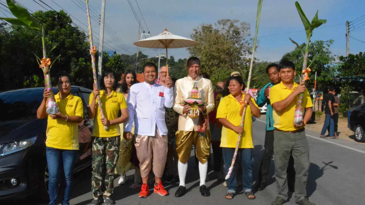 คบกันมา 10 ปี รักสุกงอม หนุ่มสวิส หอบสินสอดทองหมั้น แต่งสาวประเภท 2