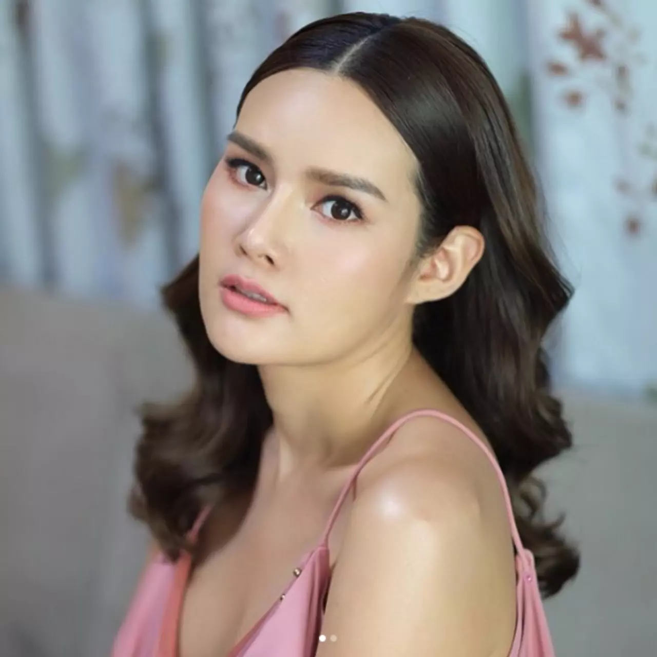 หญิง รฐา โชว์ฟูลเทิร์นแบบนางงามฟิลิปปินส์ สวยเป๊ะทุกท่วงท่า