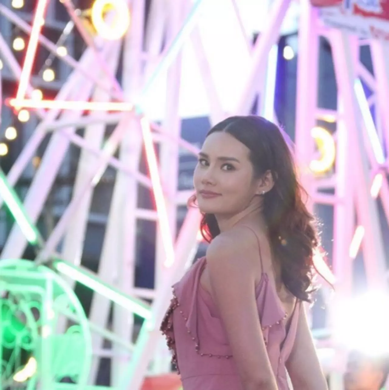 หญิง รฐา โชว์ฟูลเทิร์นแบบนางงามฟิลิปปินส์ สวยเป๊ะทุกท่วงท่า