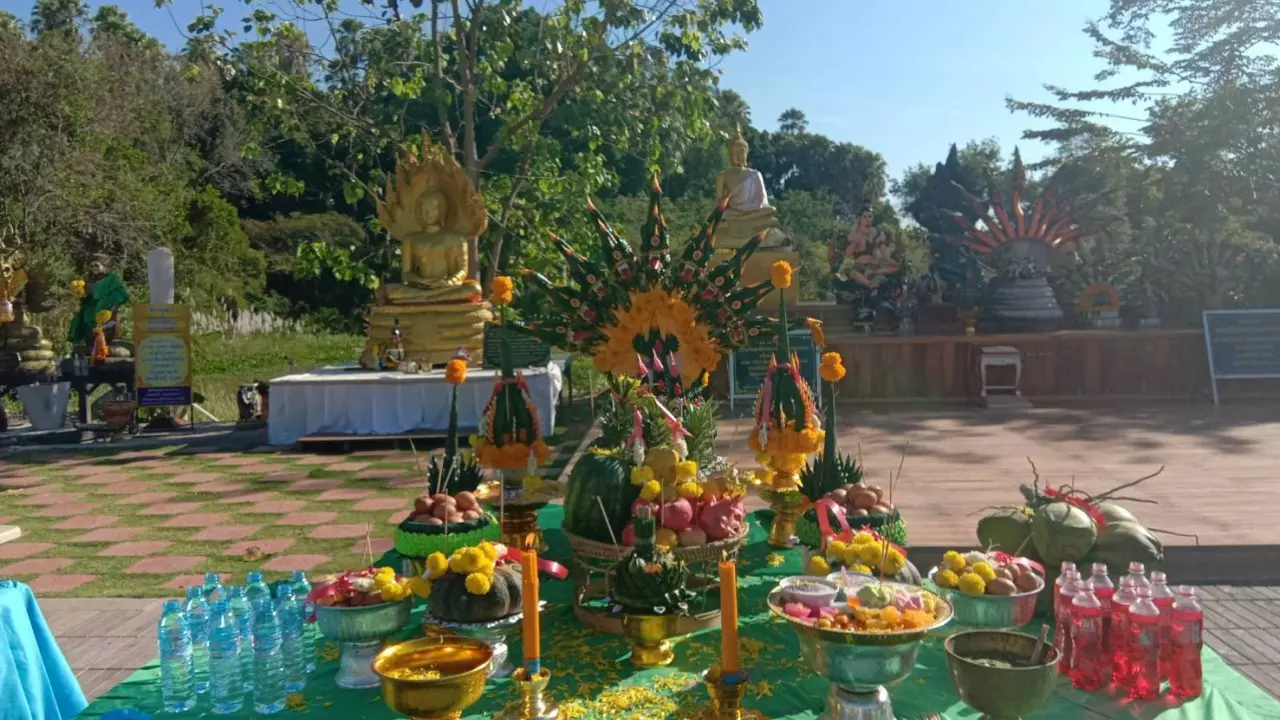 โค้งสุดท้าย สายตรงคำชะโนด รำใบ้หวย 3 ตัวตรง - ขันน้ำมนต์โผล่เลขเด็ด