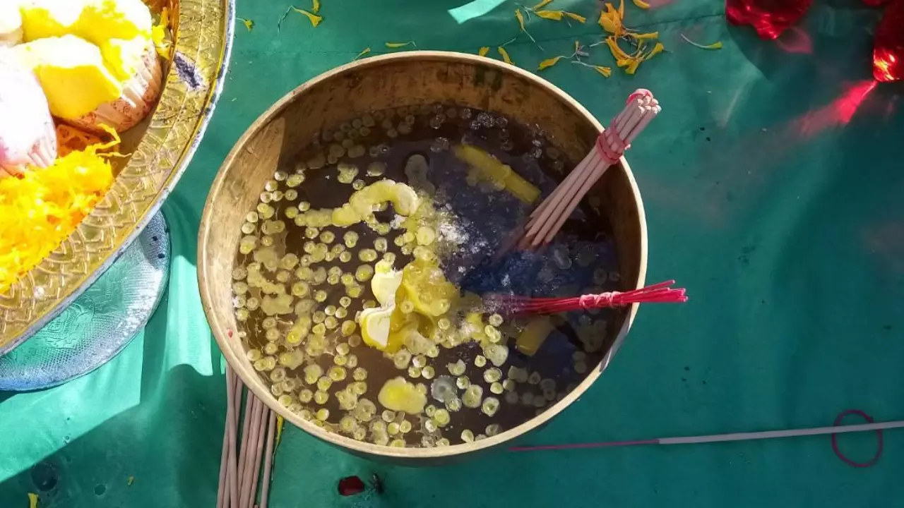 โค้งสุดท้าย สายตรงคำชะโนด รำใบ้หวย 3 ตัวตรง - ขันน้ำมนต์โผล่เลขเด็ด