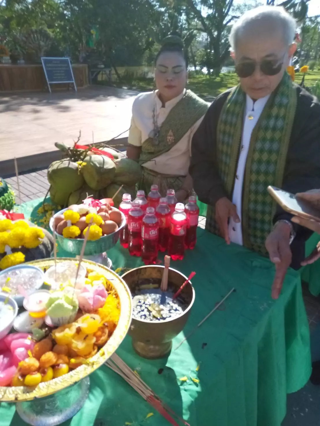 โค้งสุดท้าย สายตรงคำชะโนด รำใบ้หวย 3 ตัวตรง - ขันน้ำมนต์โผล่เลขเด็ด