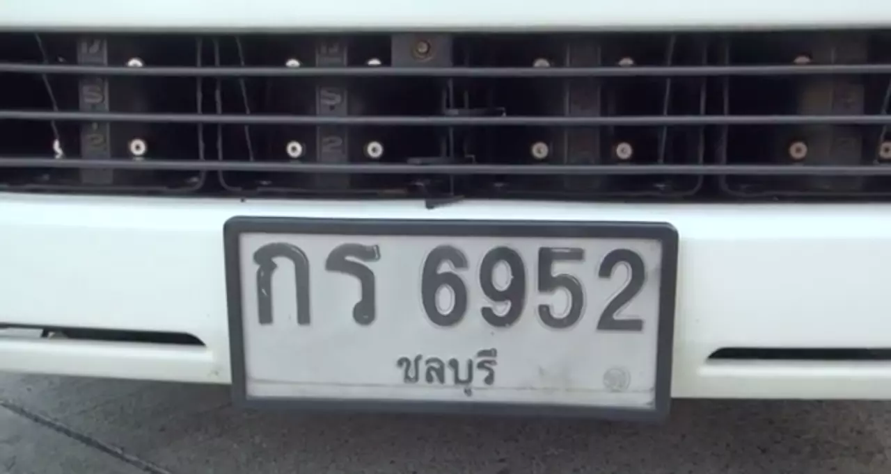 สาว 19 อั้นไม่ไหว คลอดลูกบนรถกู้ภัยฯ คอหวยจ้องทะเบียน เชื่อท้องแรกให้โชค