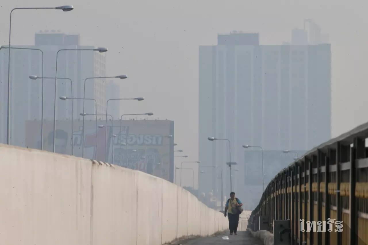 ตกมาตรฐานโลก ผ่านมาตรฐานไทย! สุดมึน ไฉนค่าวัดฝุ่นละออง PM2.5 ไม่เท่ากัน?