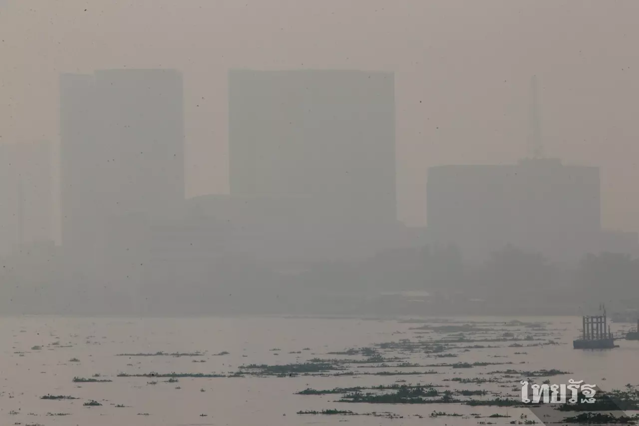 ตกมาตรฐานโลก ผ่านมาตรฐานไทย! สุดมึน ไฉนค่าวัดฝุ่นละออง PM2.5 ไม่เท่ากัน?