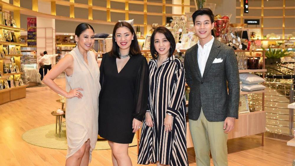 หล่อพาตะลุย : แบม–ปีติภัทร คูตระกูล พิธีกรรายการอาหารสุดหล่อ ร่วมสัมผัสแผนกโฮมคอนเซปต์ใหม่ “Living House” ห้างเซ็นทรัลพระราม 3 พลิกโฉมแผนกโฮมคอนเซปต์ใหม่ ภายใต้ชื่อ “Living House” ห้างเซ็นทรัลพระราม 3 Collective Contemporary Living ให้เป็นพื้นที่ความสุขของการใช้ชีวิตของคนรุ่นใหม่ ที่ชั้น 6 มี หนิง–ศรัยฉัตร กุญชร ณ อยุธยา ร่วมงานด้วย.