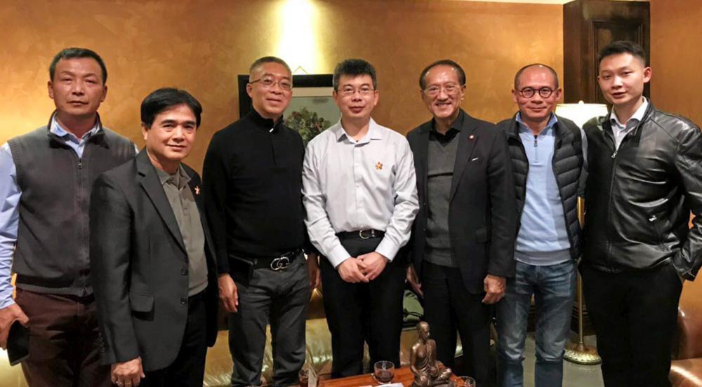 ต้อนรับอบอุ่น เจียง คุน เลขาธิการสมาคมมิตรภาพระหว่างประเทศ มณฑลยูนนาน จีน จัดเลี้ยงต้อนรับ สุภชัย วีระภุชงค์, ณัฏฐวุฒิ โพธิสาโร และ เกษม มูลจันทร์ ในโอกาสไปหารือการจัดธรรมยาตรา 6 แผ่นดิน ที่เมืองคุนหมิง.