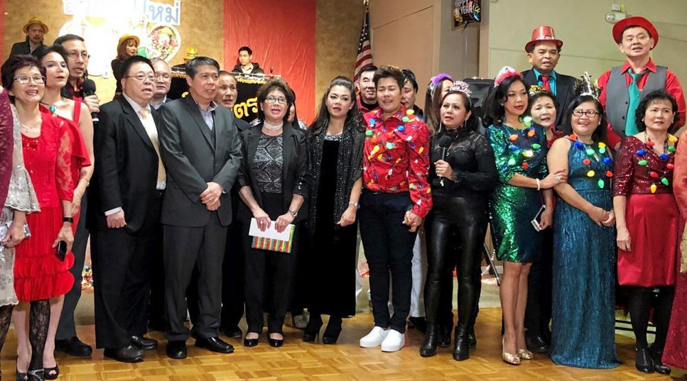 ครบรอบ 32 ปี นิพนธ์ เพ็ชรพรประภาส กสญ. ณ นครนิวยอร์ก สหรัฐฯ เป็นประธานเปิดงานฉลองครบรอบ 32 ปี ศูนย์วัฒนธรรมแห่งรัฐนิวยอร์ก และฉลองปีใหม่ มี สุจิตรา ปาลีวงศ์ ประธานศูนย์ฯ ต้อนรับ ที่ VFW Saddle Brook.