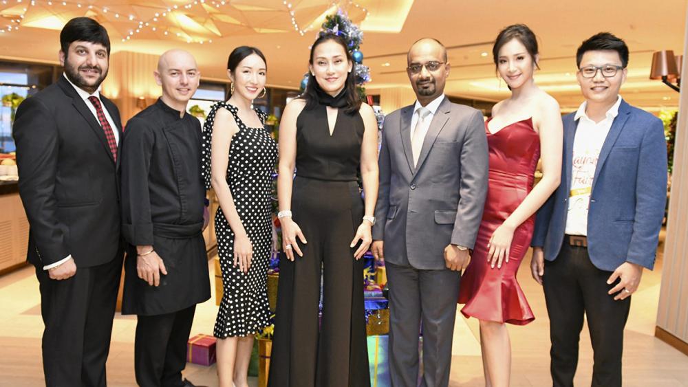 อร่อยมาก - ปัทมาพร นกหงษ์ และ ราจาน คริสแนน ลีอาห์ จัดกิจกรรม “คริสต์มาส แอนด์ นิวเยียร์ เซเลเบรชั่น” เชิญเชฟอิตาเลียน ราฟาเอล ดาโดนี มารังสรรค์เมนูฉลองต้อนรับปีใหม่ โดยมี จิตติ์สุภัค วารีรัตนโรจน์ มาร่วมงานด้วย ที่โรงแรมฮอลิเดย์อินน์ แอนด์ สวีท ระยอง วันก่อน.