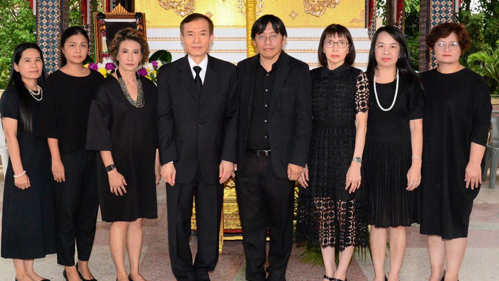สู่สุคติ สราวุธ วัชรพล เป็นประธานในพิธีฌาปนกิจศพ จุฑารัตน์ ลิมป์บรรจงกิจ มารดาของ เจริญสุข ลิมป์บรรจงกิจ โดยมี แสงทิพย์ ยิ้มละมัย, ไพลิน ศิริพัฒน์, ศุภิกา ยิ้มละมัย, อมรรัตน์ จรูญสมิทธิ์ และ ดวงพร อุดมทิพย์ มาร่วมในพิธีด้วย ที่วัดสาครสุ่นประชาสรรค์ วันก่อน.