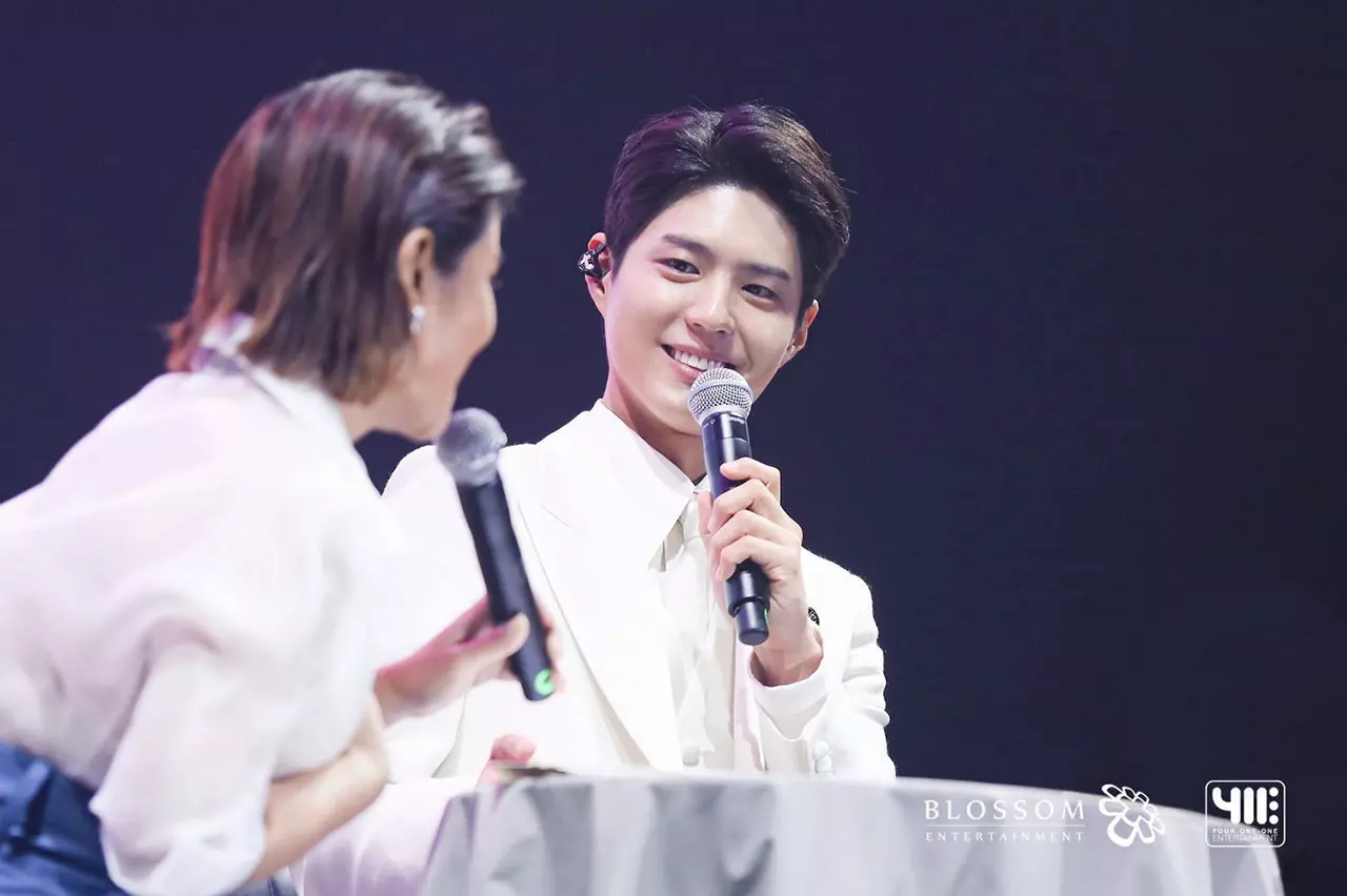 "พัคโบกอม" หล่อละมุนชวนเคลิ้ม สุดตั้งใจ จัดหนักร้องเต้นแฟนมีตติ้งเนรมิตวันดีๆ