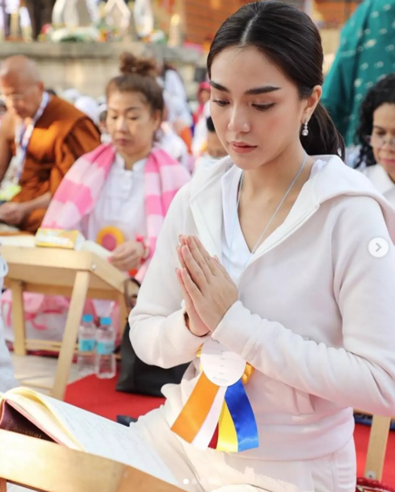 สิ่งที่ควรทำ "วันมาฆบูชา" ชวนสาวๆ ใส่ "แฟชั่นชุดขาว" ไปทำบุญเวียนเทียน 