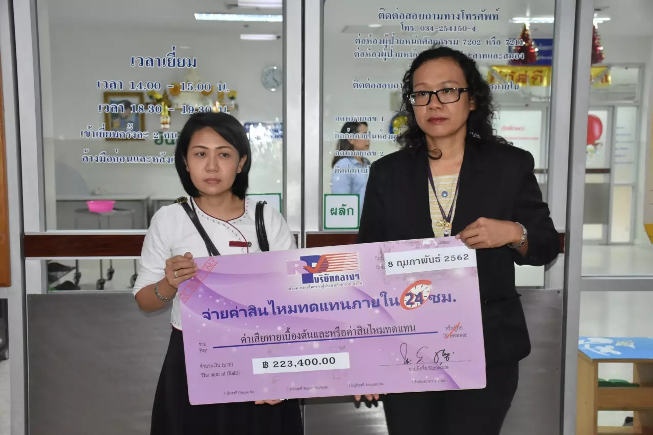 สุดแรงยื้อ "น้องใบหม่อน" นร.เดินข้ามถนนถูก จยย.ฝ่าไฟแดงชนเสียชีวิตแล้ว