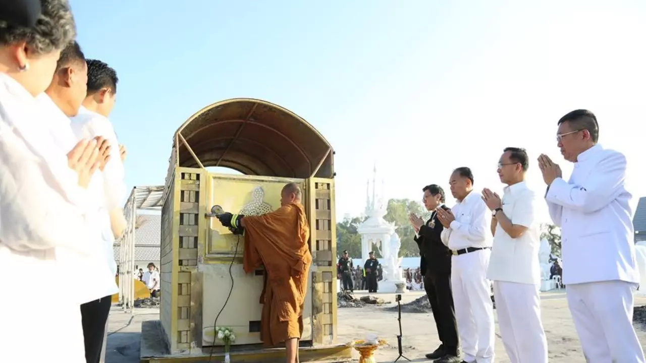 15 คน เก็บเถ้าอัฐิหลวงพ่อคูณไปลอยอังคารน้ำโขง มวลกระดูกสมบูรณ์สุด