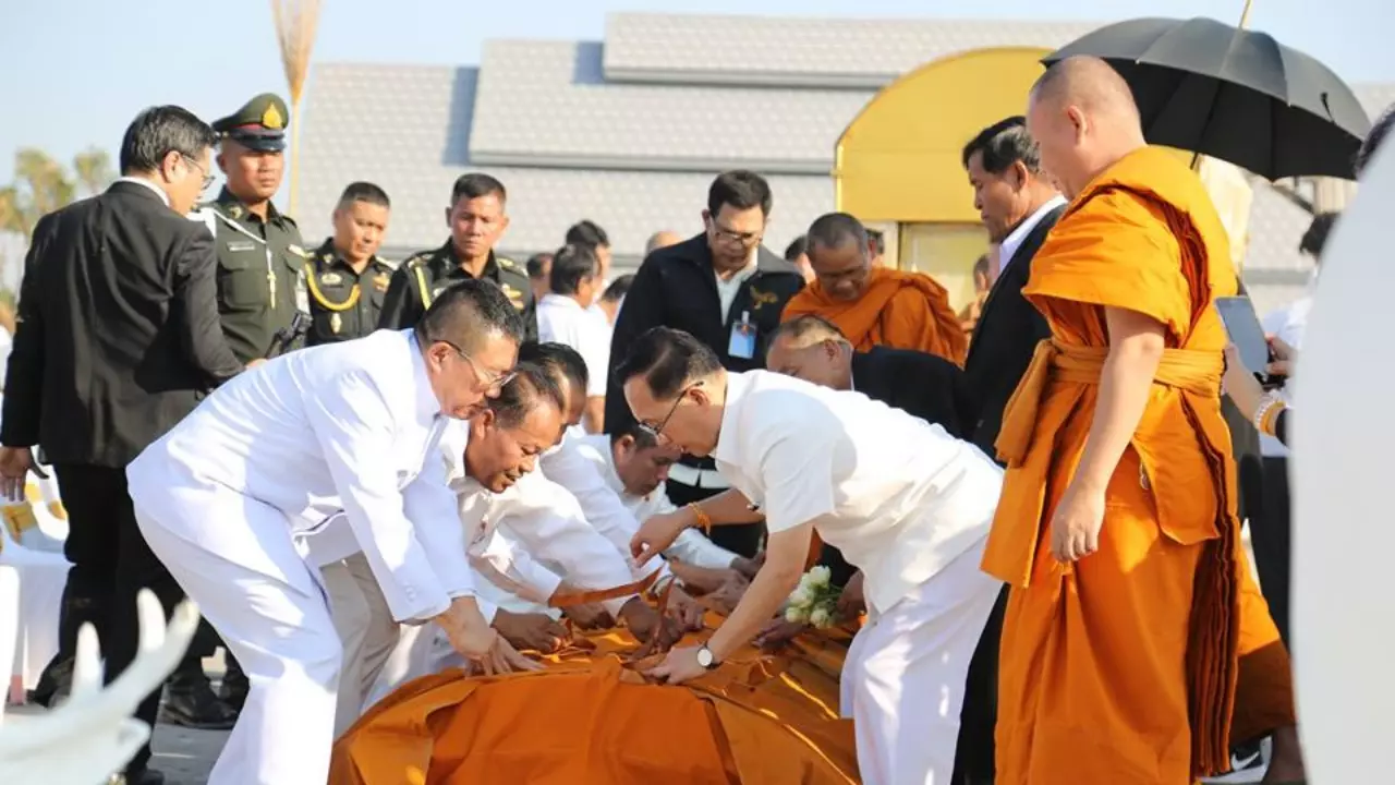 15 คน เก็บเถ้าอัฐิหลวงพ่อคูณไปลอยอังคารน้ำโขง มวลกระดูกสมบูรณ์สุด