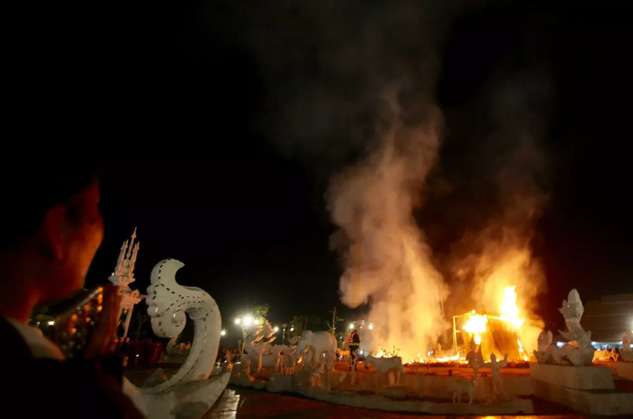 หญิงใบ้ให้เลข รวม "เลขเด็ด" มหัศจรรย์ ร่ำรวยต้อนรับ "ตรุษจีน" ปีหมูทอง