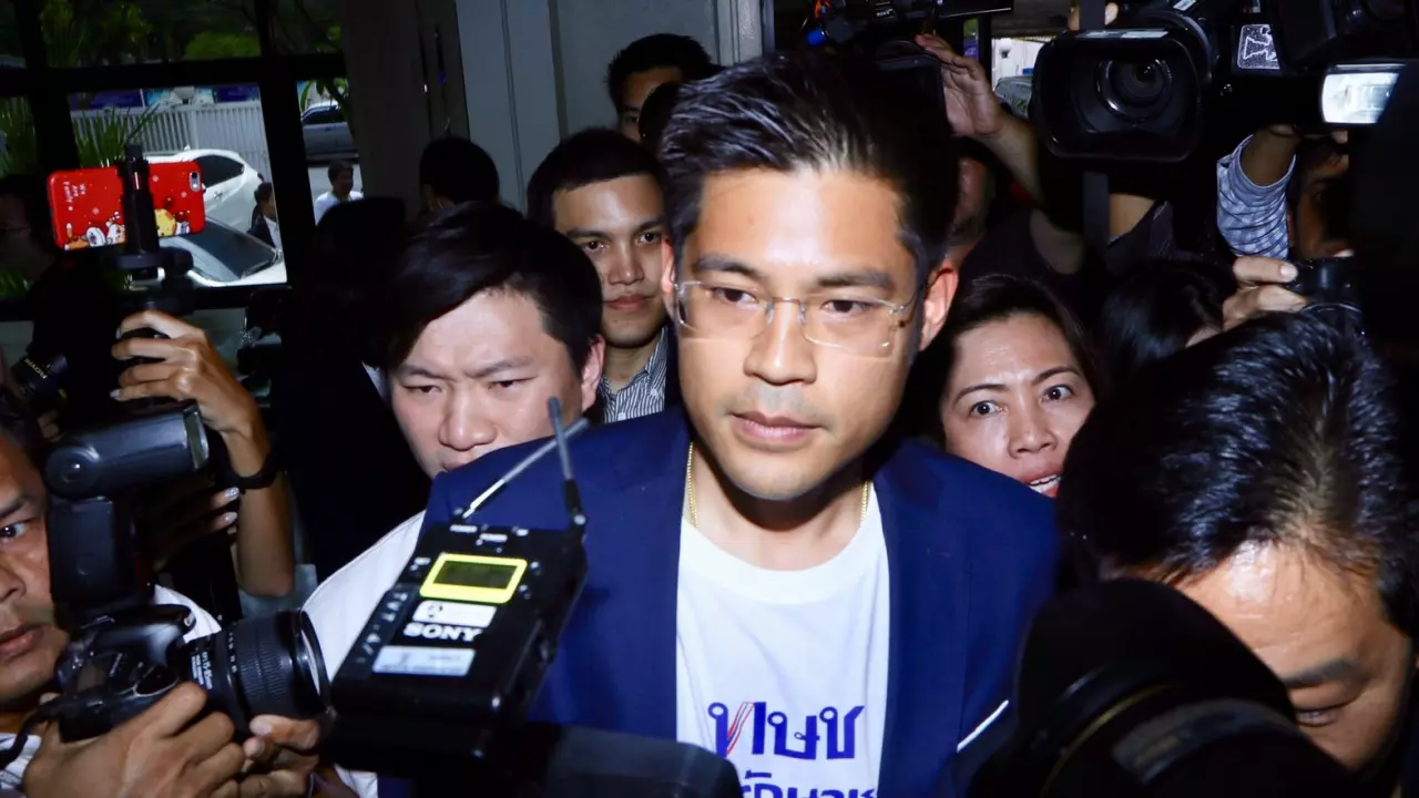 ห้ามกะพริบตา ยุบไทยรักษาชาติ ลุ้นหนัก"ธนาธร"ถูกฝากขัง หมดสิทธิ์ลงสนาม