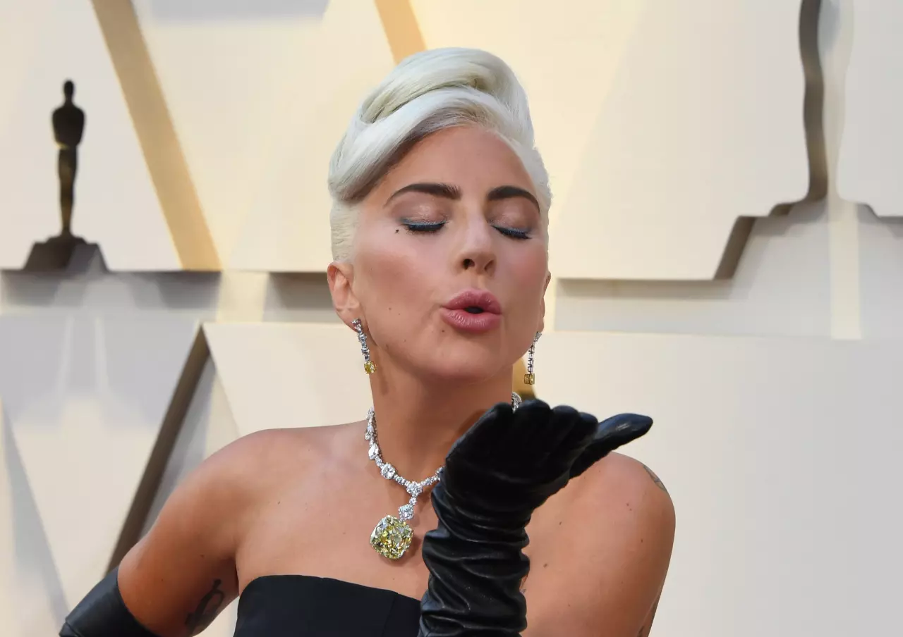 ใครคือผู้เนรมิต "Lady Gaga" สุดเฉิดฉายสร้อยเพชรเกือบพันล้าน "Oscar 2019"