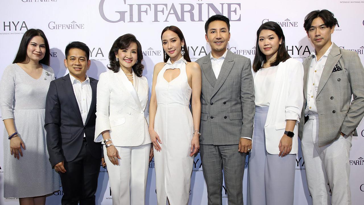 ลุยตลอด พญ.นลินี ไพบูลย์ เปิดตัวผลิตภัณฑ์ กิฟฟารีน ไฮยา อินเทนซีฟ ไวท์เทนนิ่ง พรีซีรั่ม พร้อมพรีเซ็นเตอร์ภาพยนตร์โฆษณา อั้ม-พัชราภา ไชยเชื้อ โดยมี พงศ์พสุ อุณาพรหม, ภญ.พนิดา บริสุทธิ์ และ เปรมณัช สุวรรณานนท์ มาร่วมงานด้วย ที่ห้างเซ็นทรัลเวิลด์ วันก่อน.