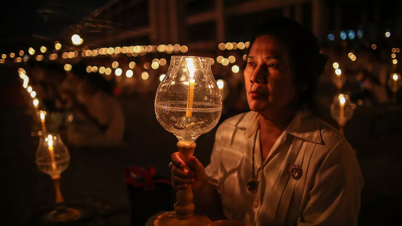 "ธรรมกาย"จุดโคมมาฆะประทีป ถวายเป็นพุทธบูชา เนื่องใน "วันมาฆบูชา"
