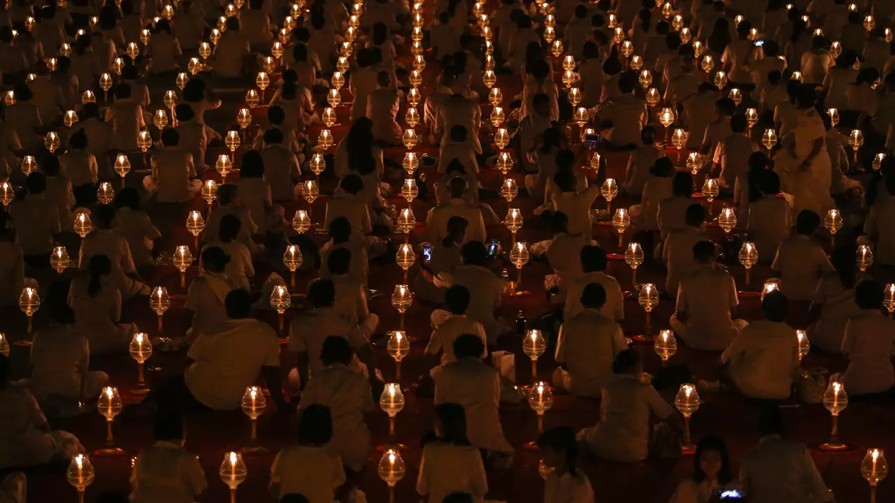 "ธรรมกาย"จุดโคมมาฆะประทีป ถวายเป็นพุทธบูชา เนื่องใน "วันมาฆบูชา"