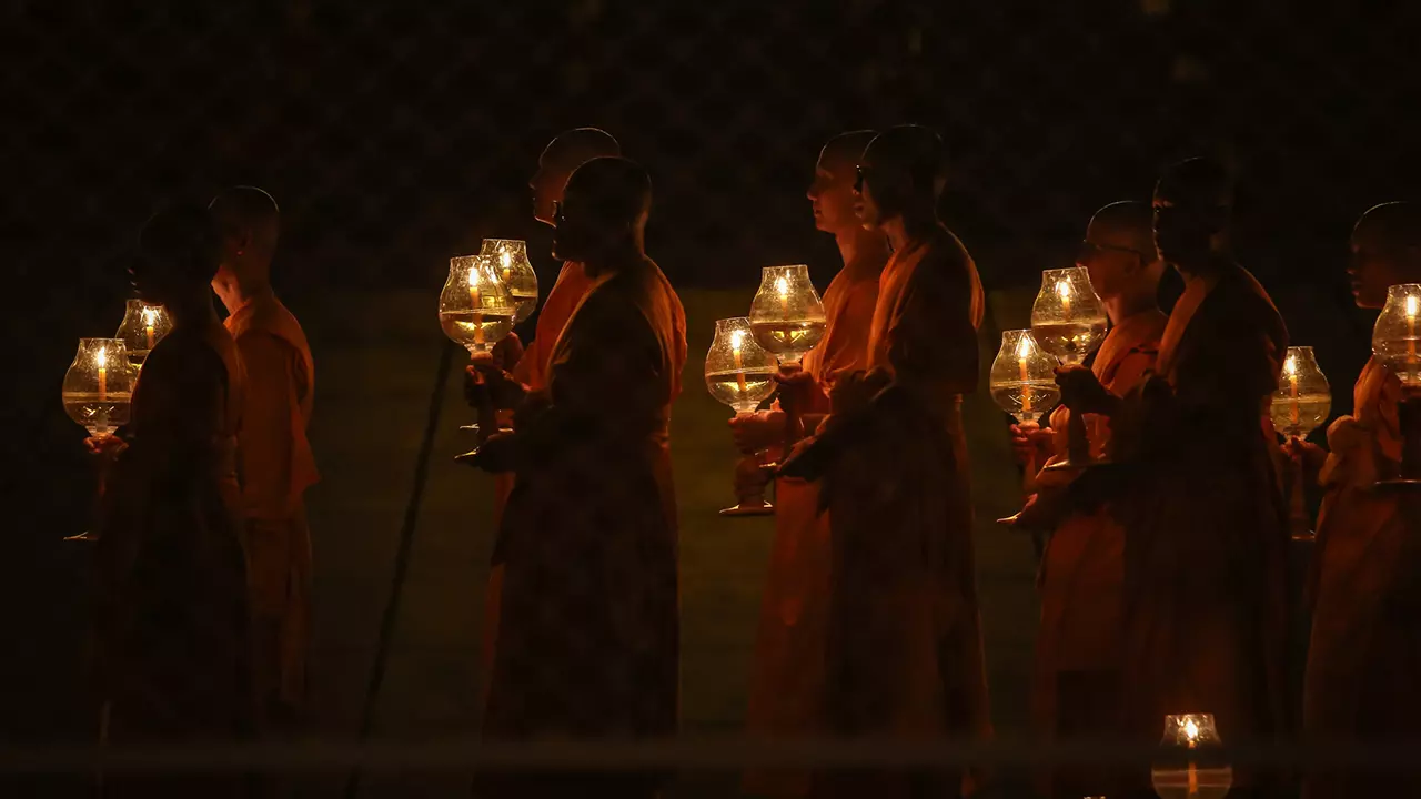 "ธรรมกาย"จุดโคมมาฆะประทีป ถวายเป็นพุทธบูชา เนื่องใน "วันมาฆบูชา"