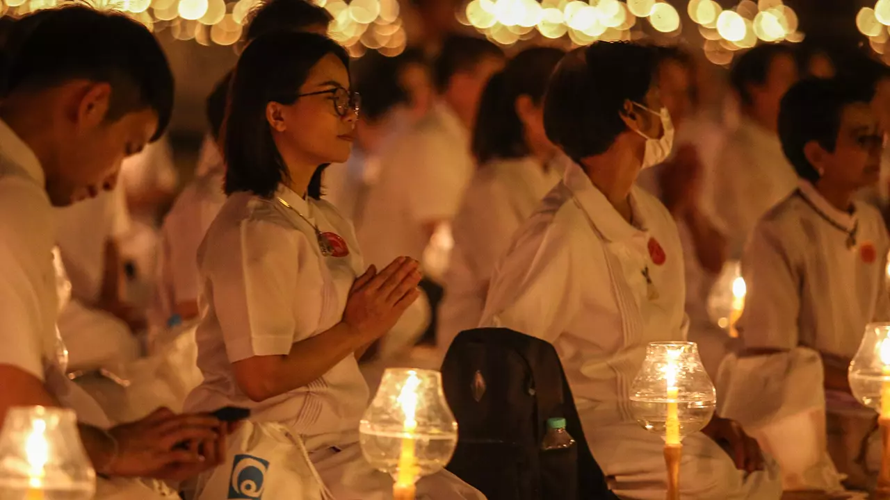 "ธรรมกาย"จุดโคมมาฆะประทีป ถวายเป็นพุทธบูชา เนื่องใน "วันมาฆบูชา"