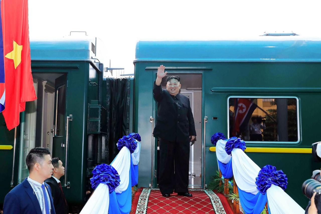 คิม จอง อึน ขึ้นรถไฟกันกระสุน ที่สถานีด่งดัง เดินทางกลับเปียงยาง