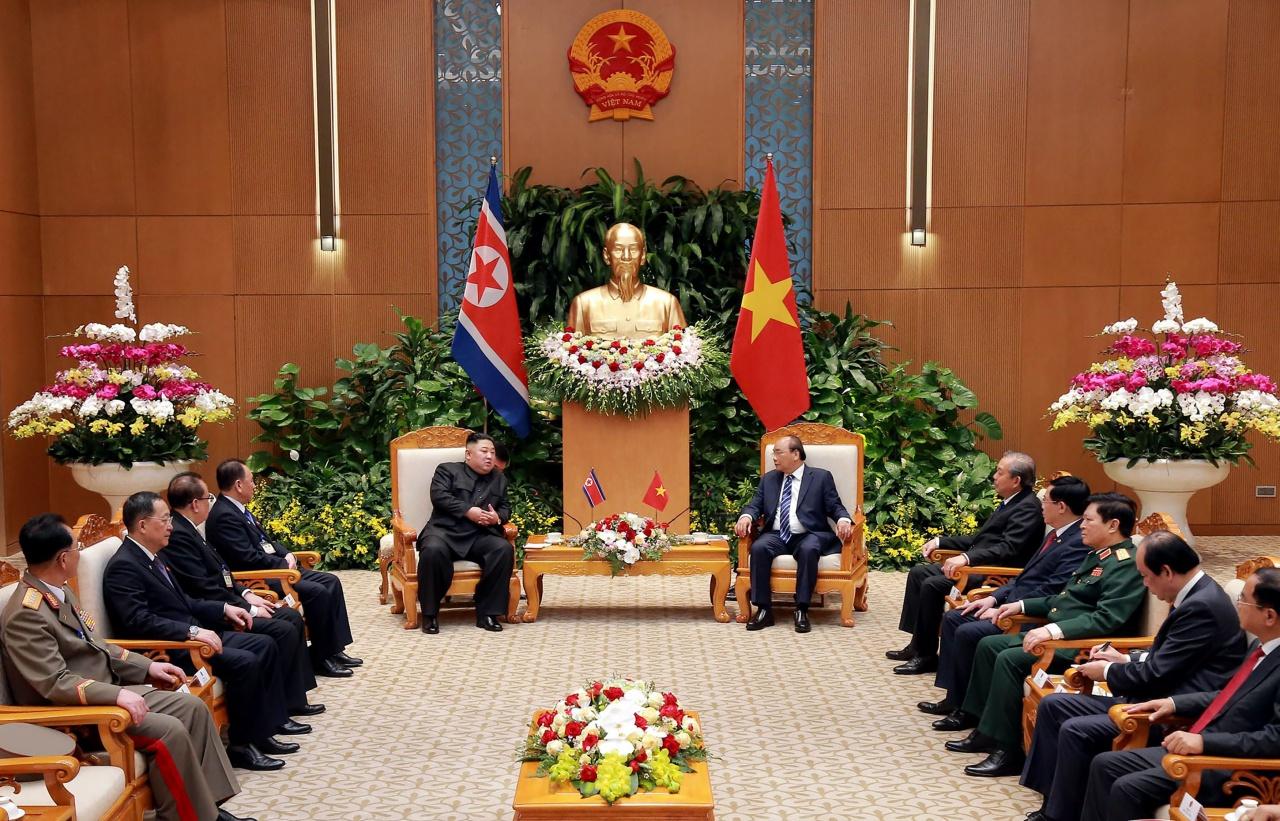 คิม จอง อึน ร่วมประชุมหารือกับประธานาธิบดีเวียดนาม พร้อมคณะ