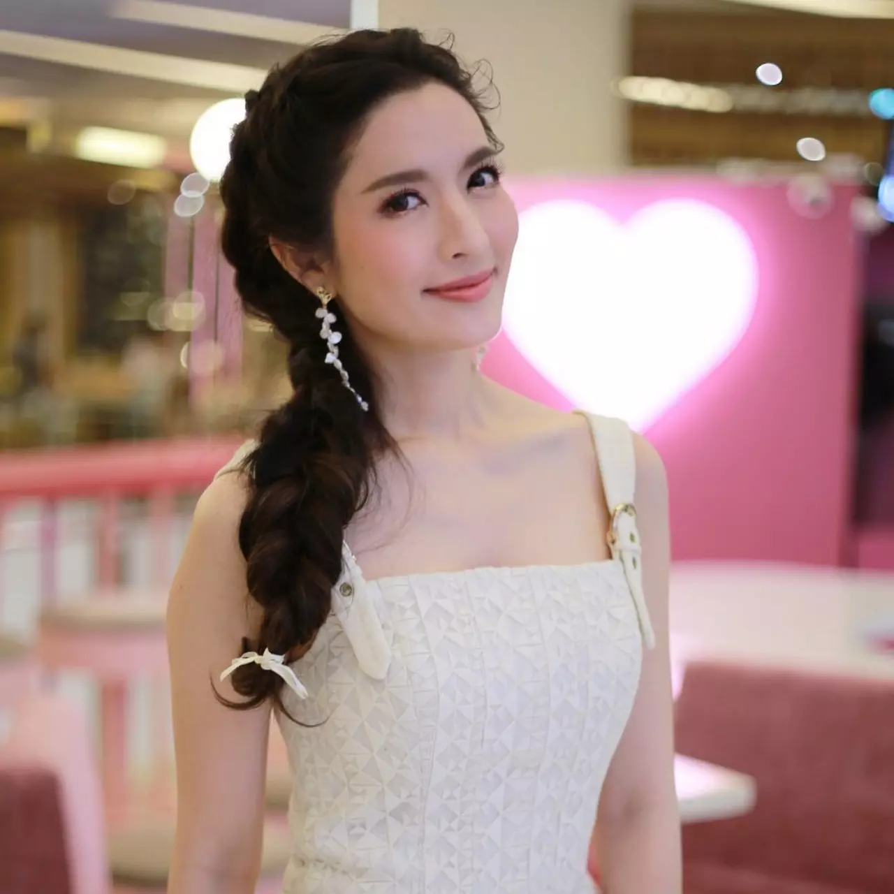 5 "ทรงผม" ลดอายุ "แอฟ ทักษอร" สวยกระชากวัย เด็กมากแม่!! 
