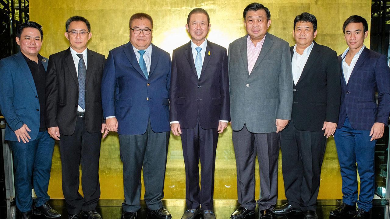 เริ่มรุ่น7 สนั่น อังอุบลกุล เป็นประธานปิดหลักสูตรภาษาจีนนักธุรกิจชั้นสูง รุ่น 6 พร้อมเปิดหลักสูตรภาษาจีนนักธุรกิจชั้นสูง รุ่น 7 สถาบัน BLCA โดยมี ประสงค์ เอาฬาร, อธิป พีชานนท์, พฤติพงศ์ เกตุปัญญา และ พูนพงษ์ นัยนารากรณ์ มาร่วมงานด้วย ที่บางกอกคลับ สาทร วันก่อน.