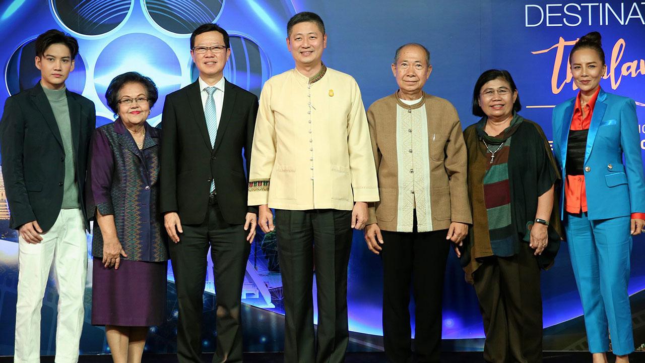 มาเมืองไทย น.ต.วรวิทย์ เตชะสุภากร ผู้ช่วย รมต.กก. และ อนันต์ วงศ์เบญจรัตน์ อธิบดีกรมการท่องเที่ยว แถลงข่าว เทศกาลภาพยนตร์ต่างประเทศที่ถ่ายทำในประเทศไทย โดยมี วรรณสิริ โมรากุล และ จันทิมา เชยสงวน มาร่วมงานด้วย ที่พระที่นั่งเทวราชสภารมย์ วันก่อน.