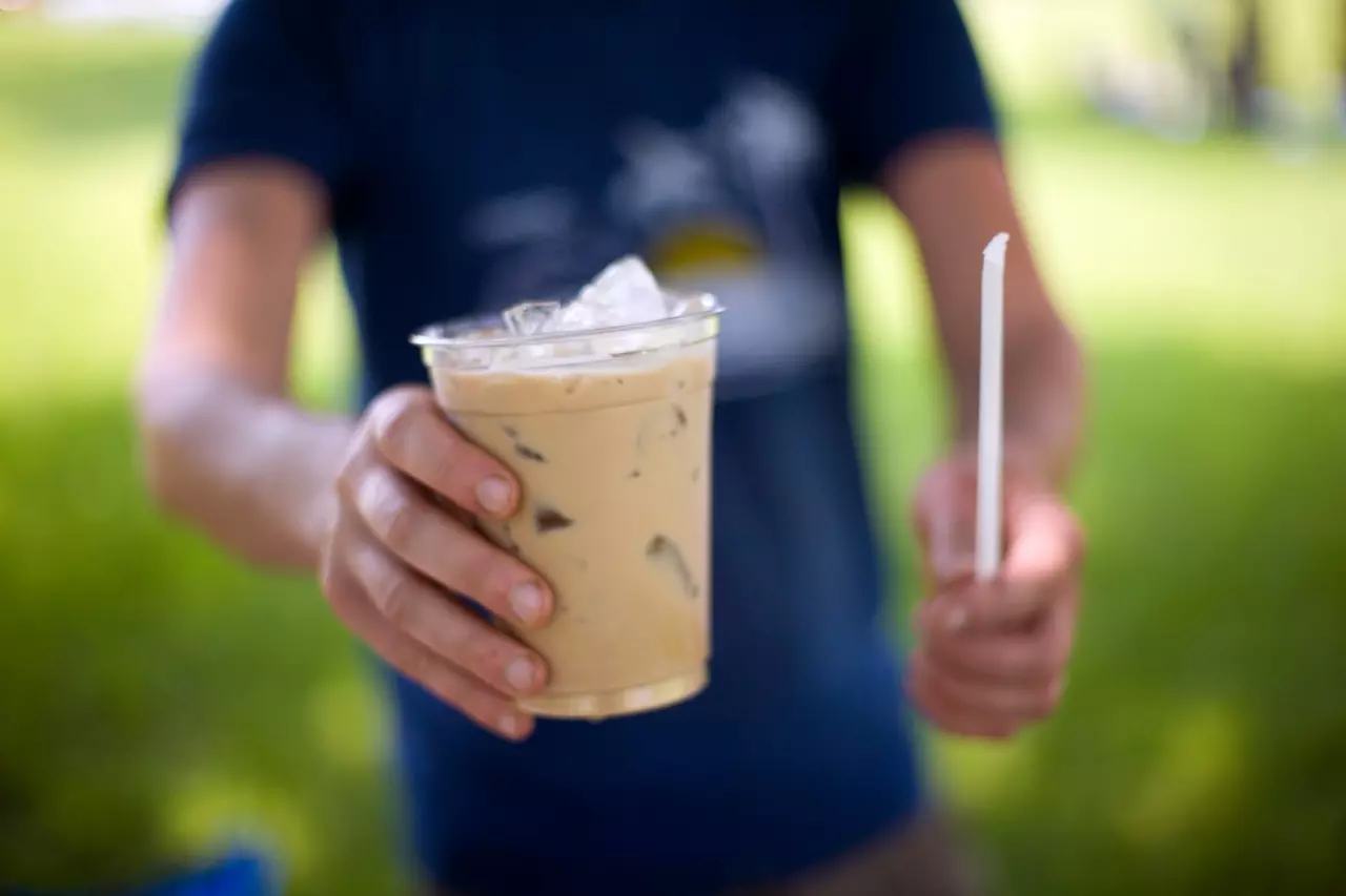"กาเฟอีน 2 เท่า! " เตือน คอกาแฟดื่มคู่ "เครื่องดื่มชูกำลัง" เสี่ยงโรคหัวใจหนา