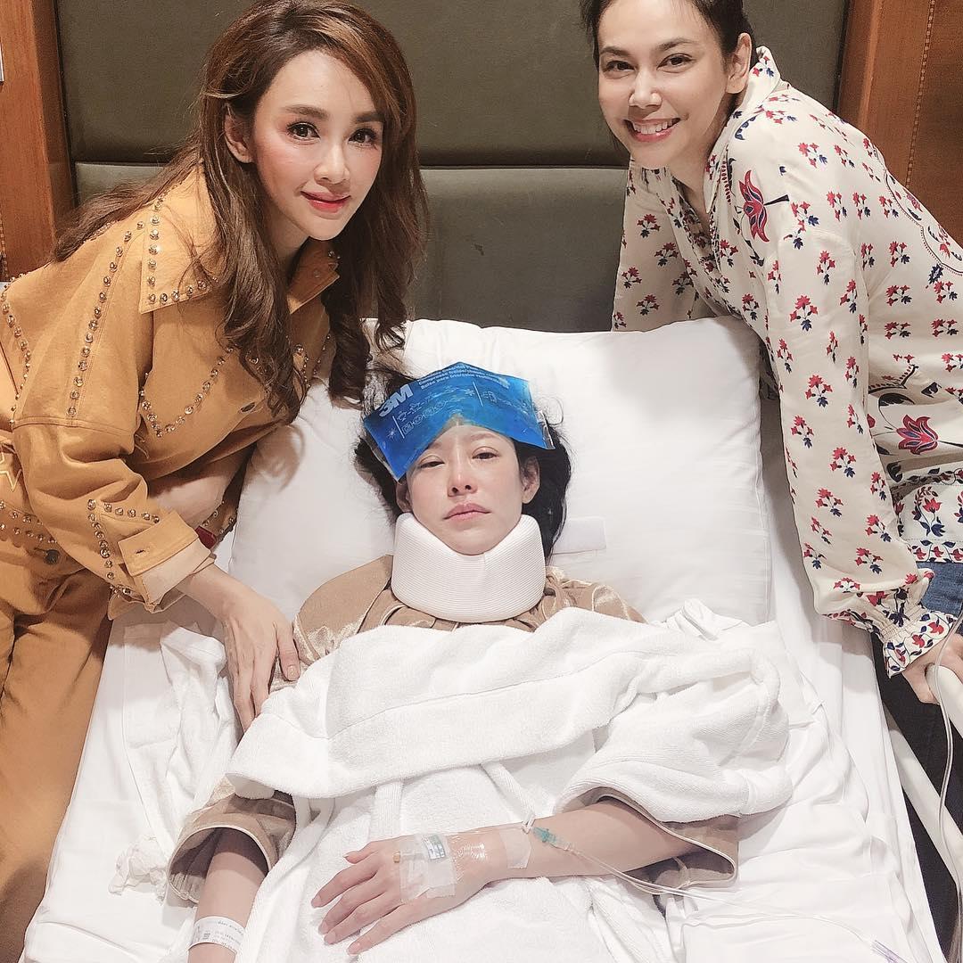 ตอง-เป้ย เยี่ยมหนิง ปณิตา ที่ รพ. ขอบคุณภาพจากไอจี @pakkaramai