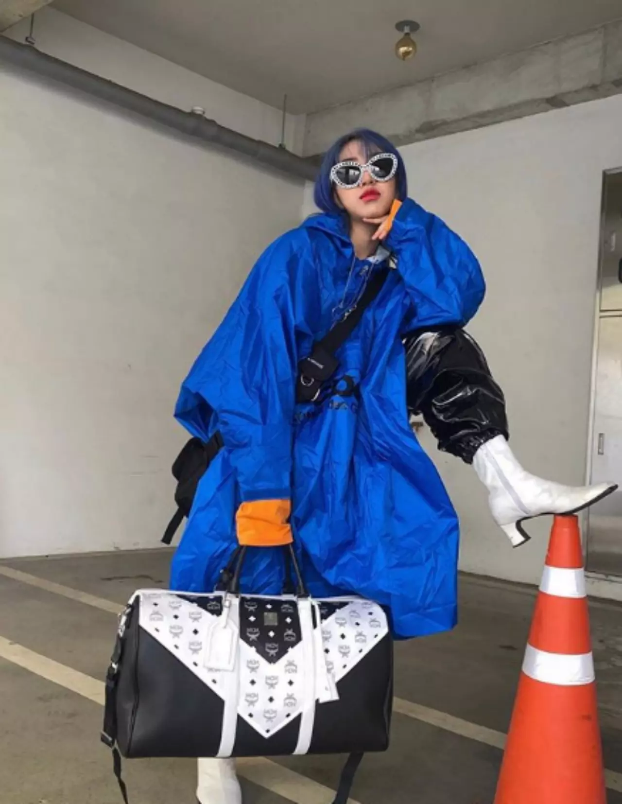 โพสท่า "ถ่ายรูป" สุดแนว แปลกแต่ปัง! แจก 13 ไอเดียเรียกไลค์โซเชียล