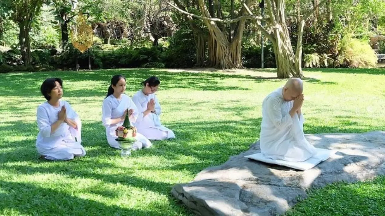 ละทางโลก แอ ภัทราริน โกนหัวบวชชีตอบแทนพระคุณพ่อแม่