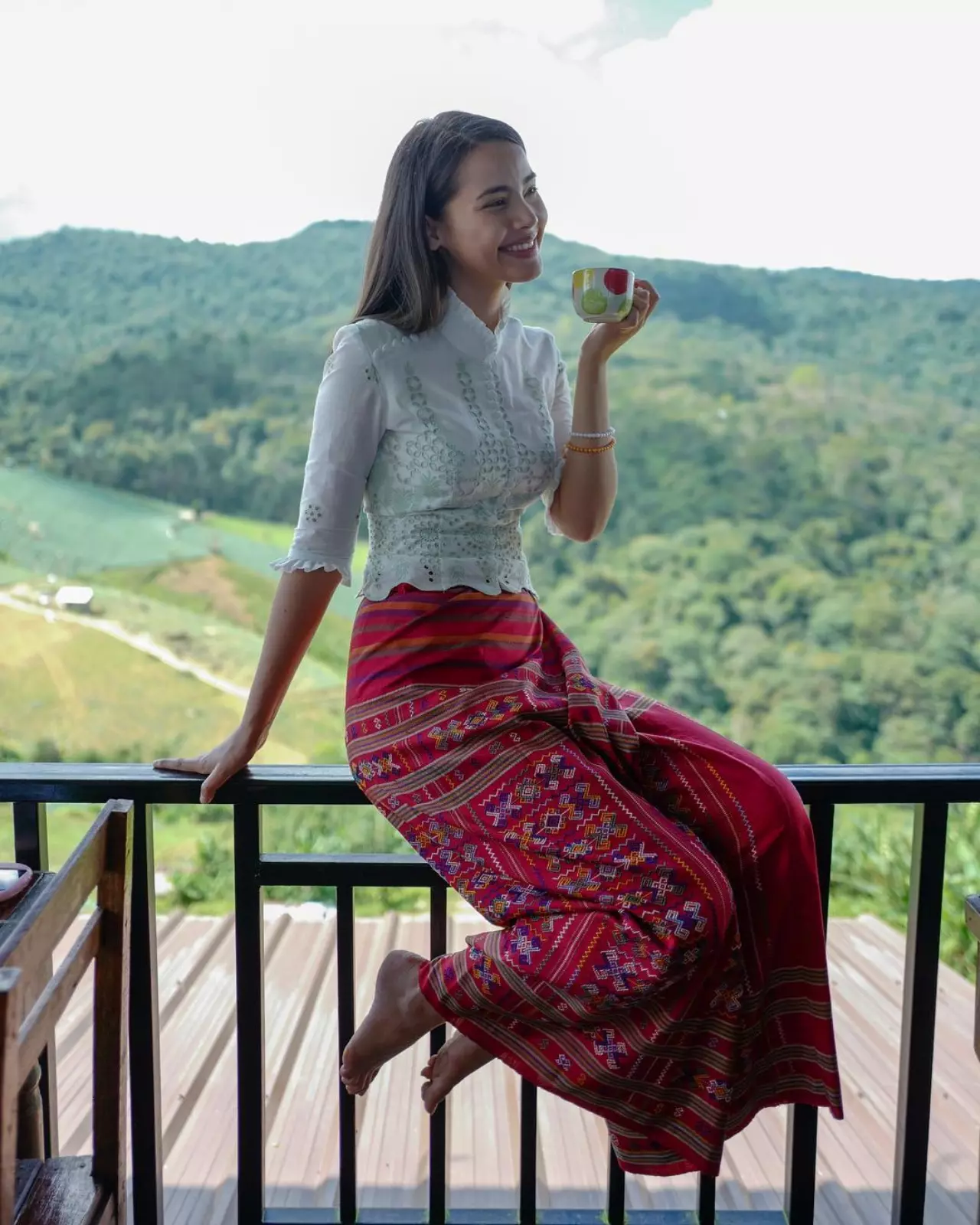 ไอเดียแต่ง "ชุดขาว" ไปวัด สวยสง่าสไตล์ "ผู้หญิง" ท็อประดับประเทศ!
