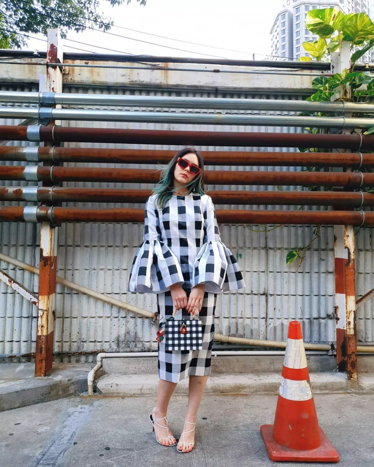 ไอเดียแต่ง "ชุดขาว" ไปวัด สวยสง่าสไตล์ "ผู้หญิง" ท็อประดับประเทศ!