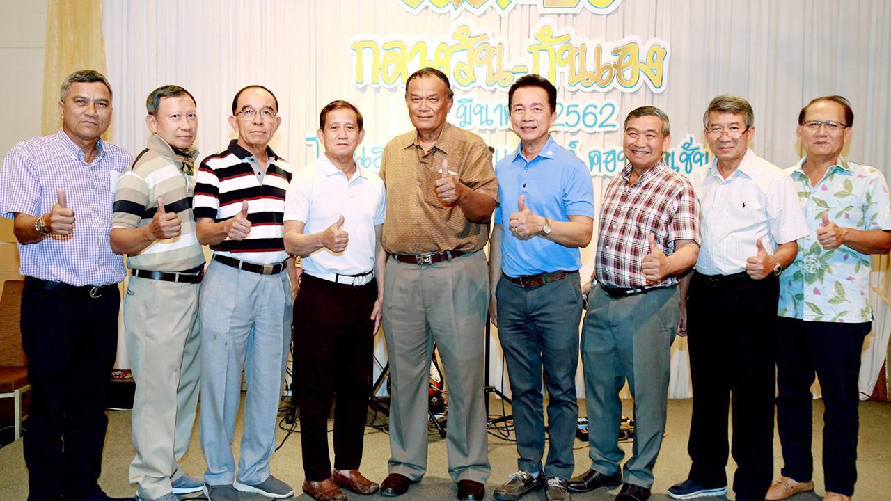 ชนอ.20 - พล.อ.อ.ฤกษ์ฤทธิ์ พวงทอง ประธานชุมนุมนักเรียนนายเรืออากาศ รุ่นที่ 20 จัดงานเลี้ยงพบปะสังสรรค์เพื่อนร่วมรุ่น โดยมี พล.อ.อ.เพิ่มเกียรติ ลวณะมาลย์, พล.อ.อ.ธงชัย แฉล้มเขตร และ พล.อ.อ.สฤษดิ์พงษ์ โกมุทานนท์ มาร่วมงานด้วย ที่โรงแรมมิราเคิล แกรนด์ วันก่อน.