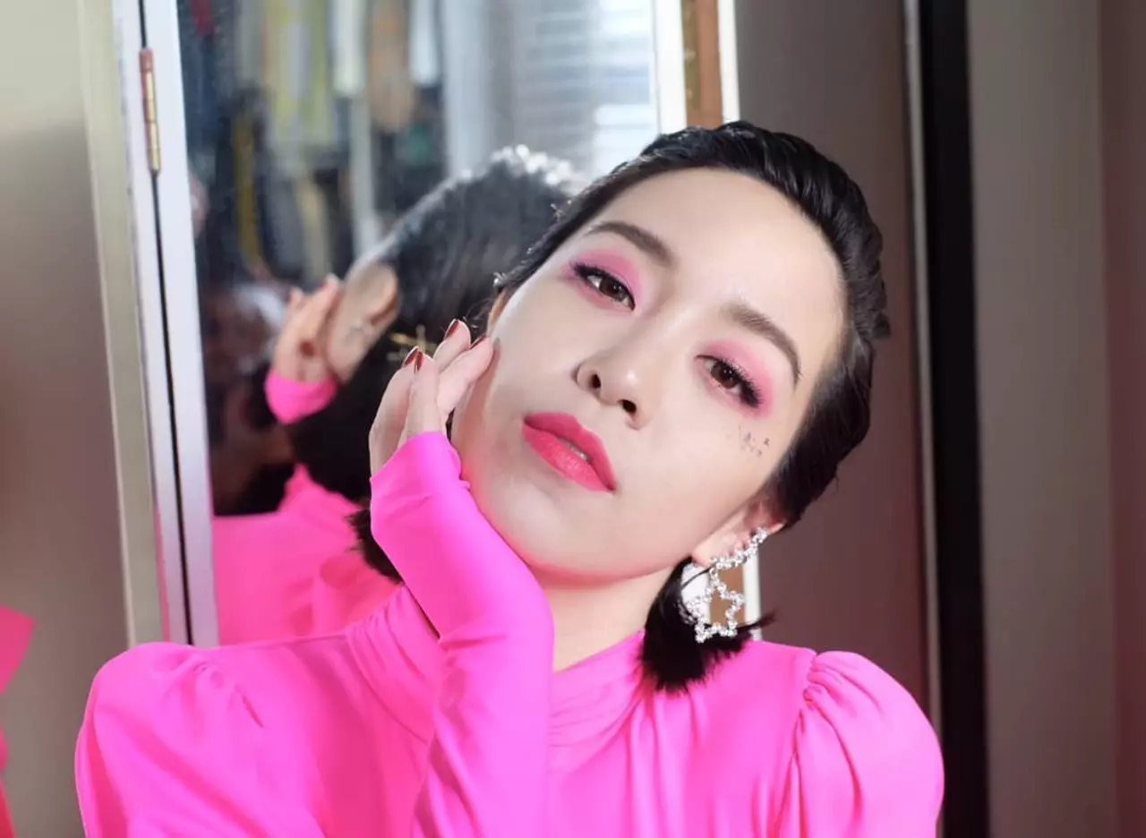"แฟชั่นสงกรานต์" สุดฮิต "เสื้อมัดย้อม-เสื้อนีออน" ใส่แล้วต้องโดนสาด!