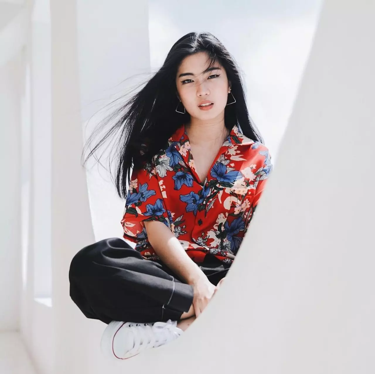 "แฟชั่นสงกรานต์" สุดฮิต "เสื้อมัดย้อม-เสื้อนีออน" ใส่แล้วต้องโดนสาด!