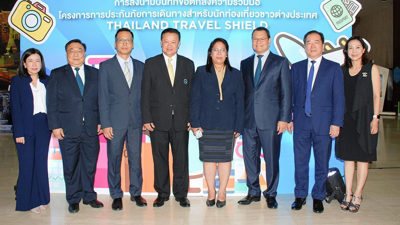 มีประกัน ยุทธศักดิ์ สุภสร ผู้ว่าการ ททท., บดินทร์ เจียไพบูลย์ จากเมืองไทยประกันภัย, กีรติ พานิชชีวะ จากกรุงไทยพานิชประกันภัย และ โชติพัฒน์ พีชานนท์ จากอาคเนย์ประกันภัย ลงนามข้อตกลงโครงการการประกันภัยการเดินทางสำหรับนักท่องเที่ยวชาวต่างประเทศ ที่ ททท. วันก่อน.