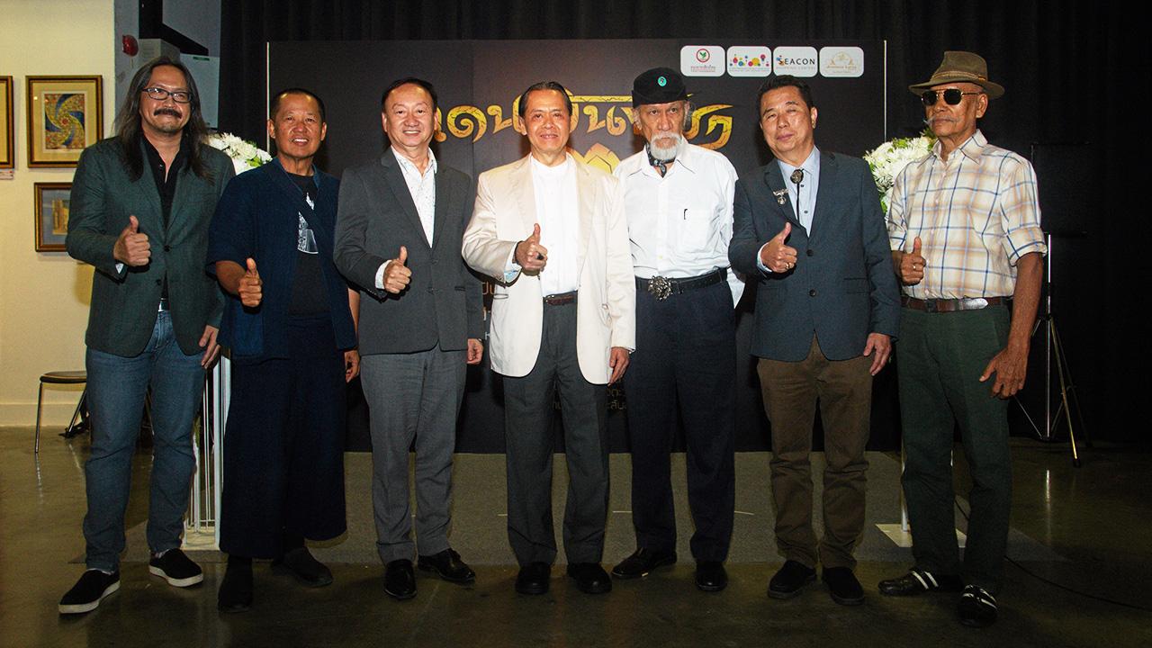 ชมศิลปะ บัณฑูร ล่ำซำ เปิดนิทรรศการ “แดนสนธยา 2” ภาพจิตรกรรมผลงานศิลปะของ ช่วง มูลพินิจ จัดถึง 28 เม.ย. โดยมี เฉลิมชัย โฆษิตพิพัฒน์, ผศ.ปวิตร มหาสารินันทน์, เสริมคุณ คุณาวงศ์ และ นิวัติ กองเพียร มาร่วมงานด้วย ที่หอศิลปวัฒนธรรมแห่งกรุงเทพมหานคร วันก่อน.